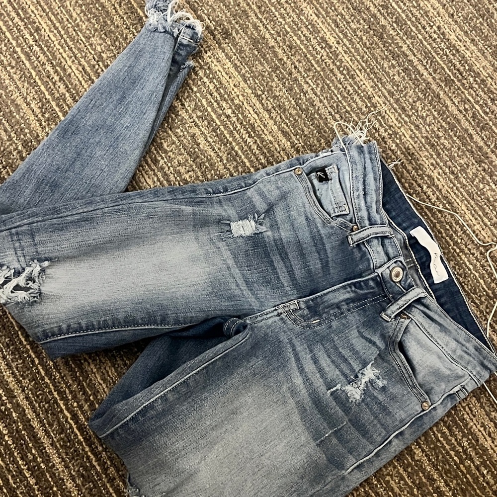 KanCan Faded Blue Distressed Cropped Jeans